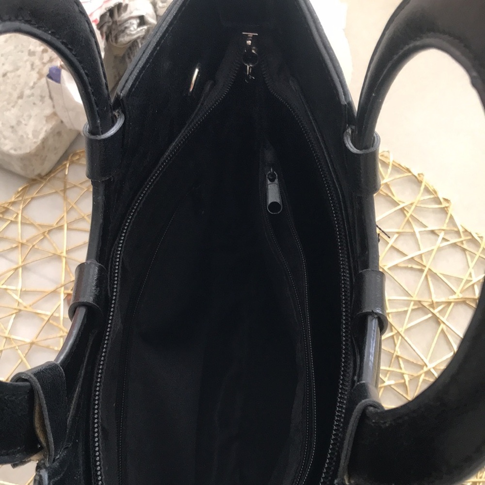 Gucci Black Leather Circle-Handle Tote - Picture 10 of 12